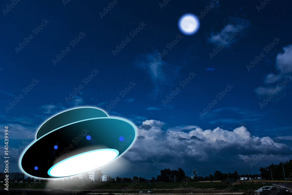 Obraz premium UFO flying.The photograph is prepared using 3D rendering and Gaussian noise distribution in image processing software and coding. It consists of 10 layers.Three photograph are merged here.