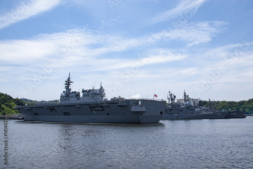 横須賀港の軍艦
