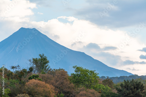 El volcán de Colima tiene poca luz.