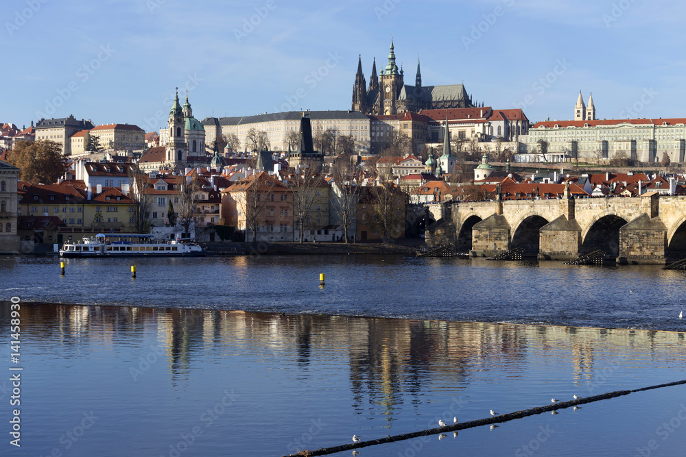 Obraz premium View on the autumn Prague gothic Castle with the Charles Bridge, Czech Republic