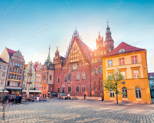 Fototapeta Naklejka Na Ścianę i Meble -  Colorful morning scene on Wroclaw Market Square with Town Hall.