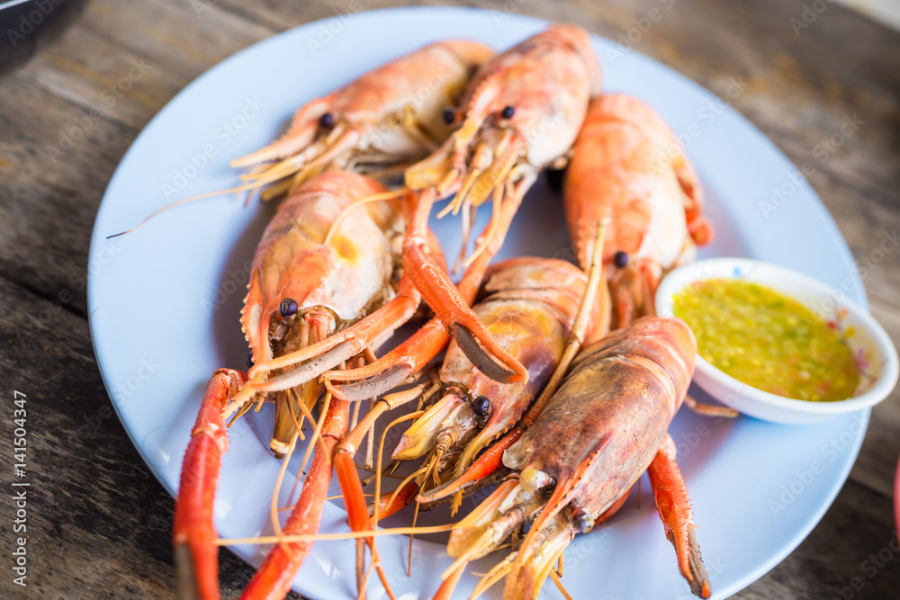 Delicious river shrimp fire burned with seafood sauce Delicious river shrimp fire burned with seafood sauce