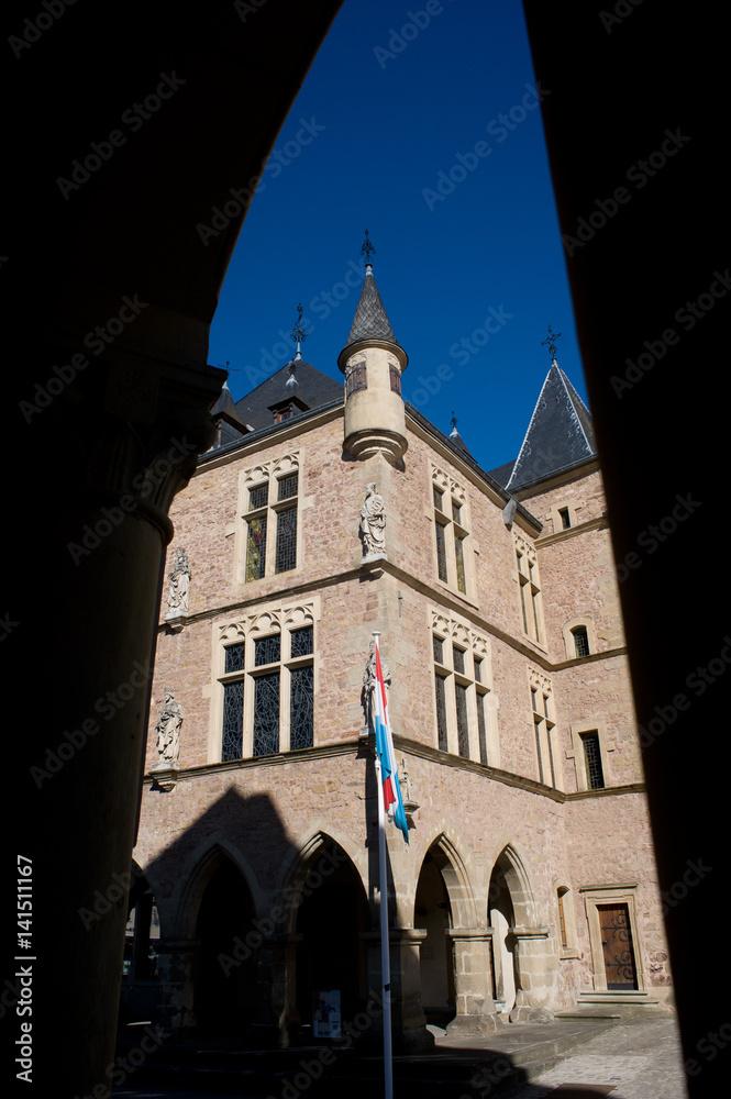 het stadhuis van Echternach is  gebouwd in de 15de eeuw..