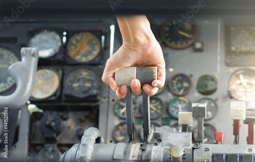 Obraz na płótnie Airplane Cockpit thrust levers with female hand on top for takeoff w salonie