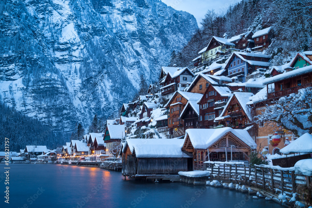 Fototapeta premium Hallstatt in mystic twilight in winter, Salzkammergut, Austria