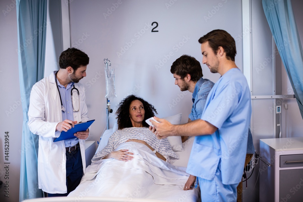 Team of doctors interacting with the pregnant woman Team of doctors interacting with the pregnant woman