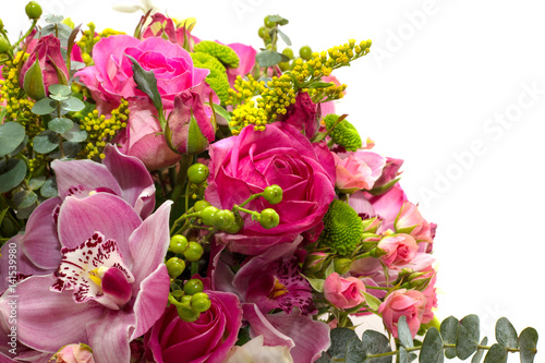 Fototapeta Naklejka Na Ścianę i Meble -  Flower arrangement of roses and orchids on a white background.