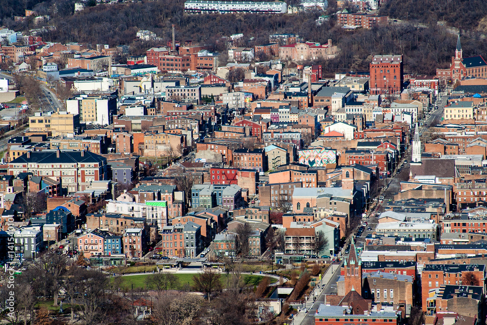 Obraz premium View of downtown Cincinnati from the observation deck of the Carew Tower in winter