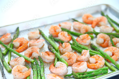 Shrimp and asparagus cooked in the oven for a healthy dinner