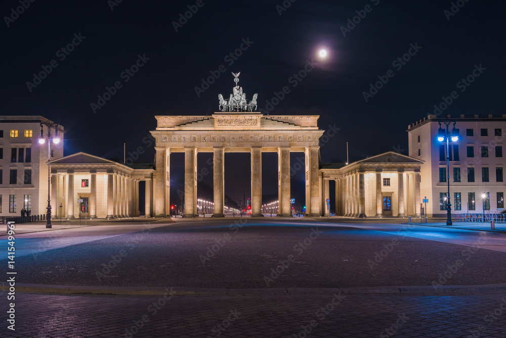 Fototapeta premium Brandenburger Tor (Brandenburg Gate) , famous landmark in Berlin Germany