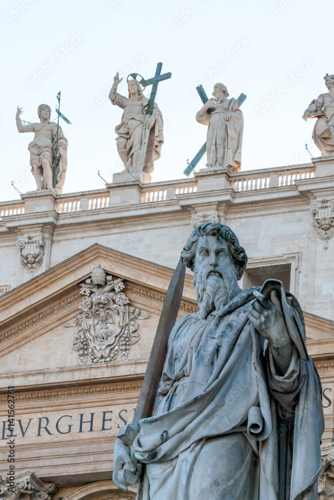 Obraz premium Statue of Saint Paul, the Apostle, in front of the Papal Basilica of St. Peter in the Vatican