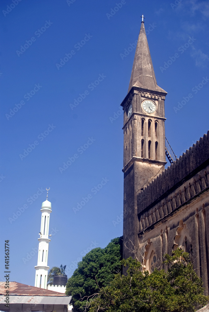 Obraz premium Minaret and the Anglican Cathedral, Stone Town, Zanzibar, Tanzan