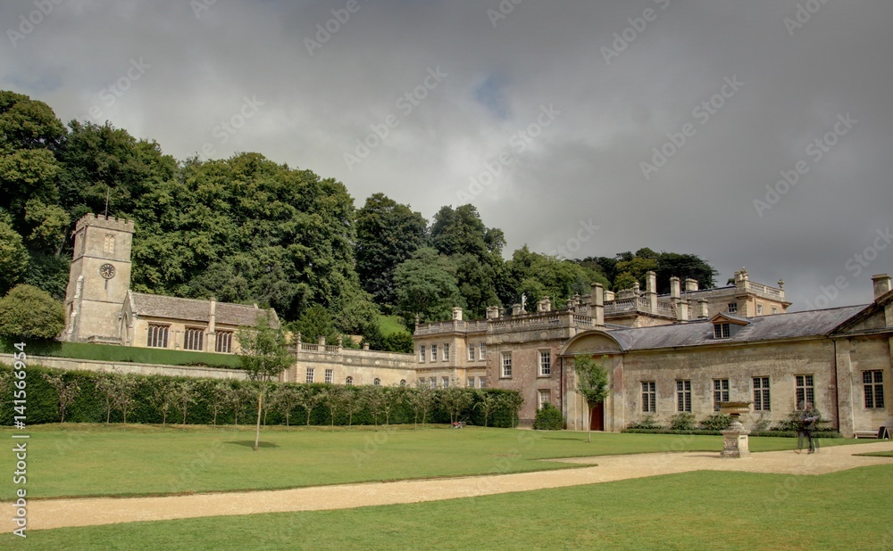 Fototapeta premium manoir et jardin anglais dans la campagne du Kent