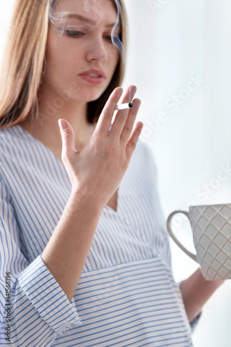 Pregnant woman drinking cof...