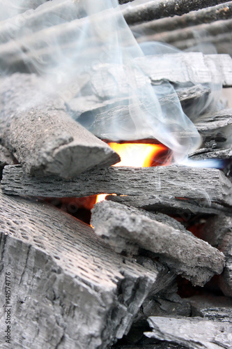 Asador con carbón ardiendo photo