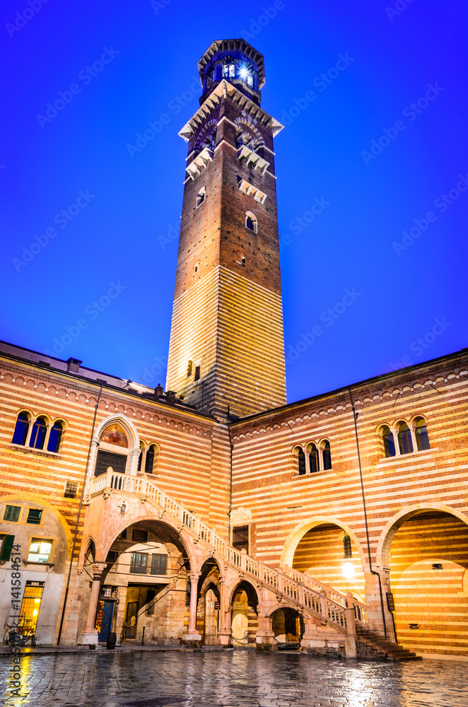 Obraz premium Verona, Italy - Torre dei Lamberti