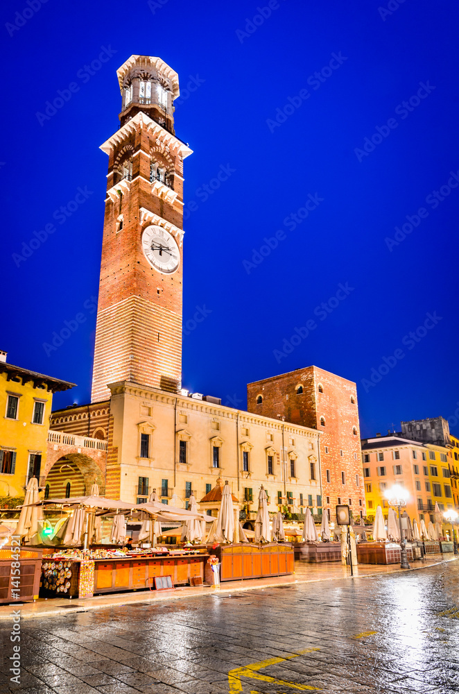 Obraz premium Verona, Italy - Torre dei Lamberti