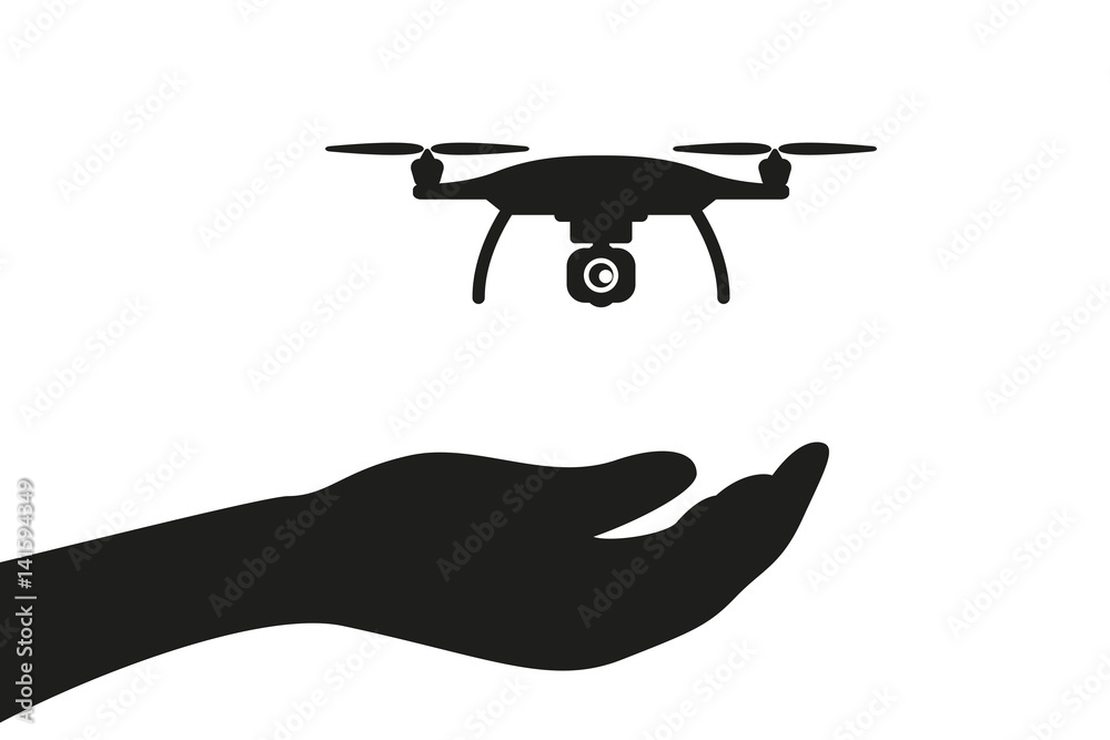 Fototapeta premium Person lässt drohne fliegen