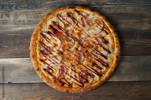 Barbecue pizza with sauce