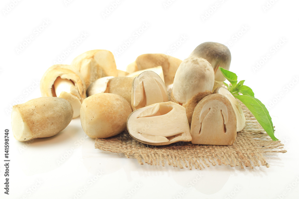 Fototapeta premium Sliced straw mushroom isolated on white background