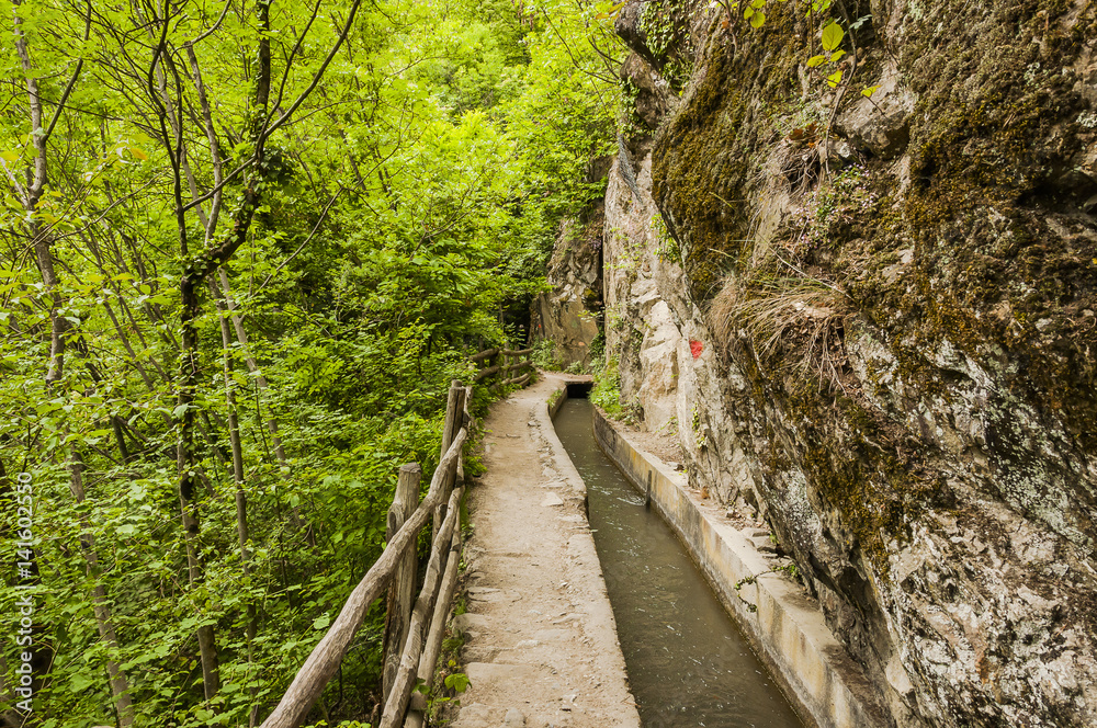 Marling, Dorf, Marlinger Waalweg, Waalweg, Wanderweg, Naturweg ...