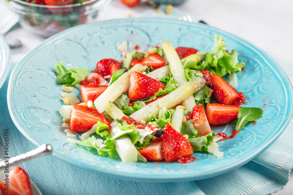 Spargelsalat mit erdbeeren Spargelsalat mit erdbeeren