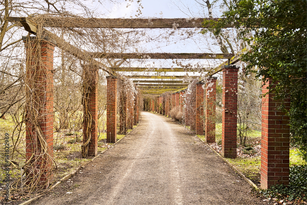 garden colonnade short before spring time