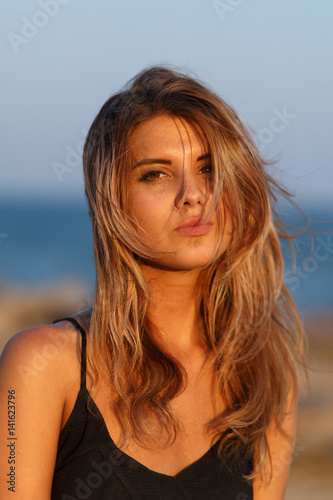Junge Frau am Strand © katjagorst
