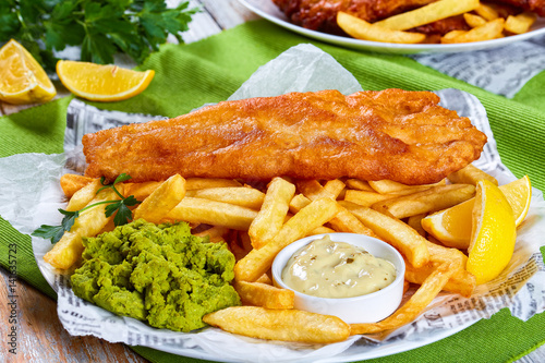 Canvas Print delicious crispy fish and chips on plate