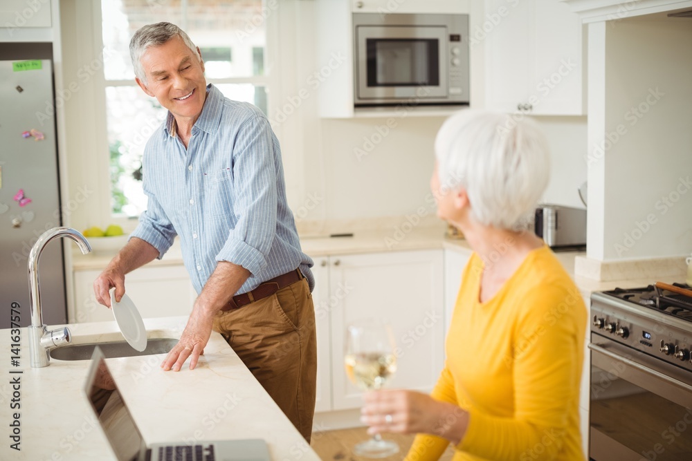 Fototapeta premium Happy senior couple in kitchen 