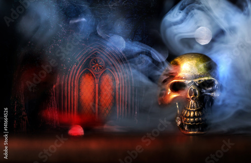 ein Totenkopf und eine rot leuchtende Pforte symbolisieren den Eingang zur Hölle