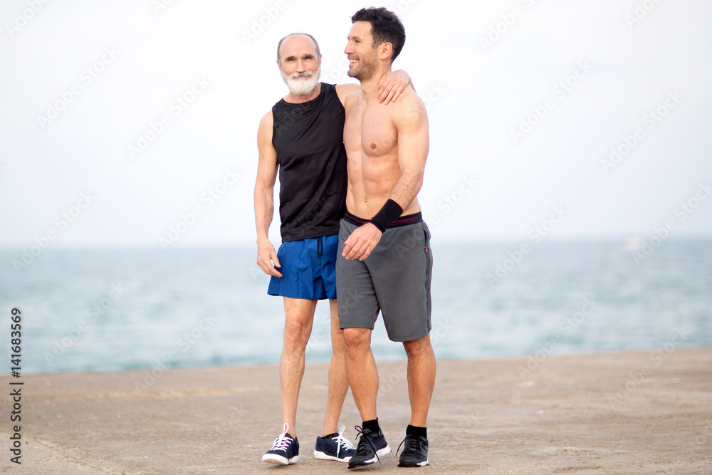 Umarmung mit Trainer nach Training Umarmung mit Trainer nach Training