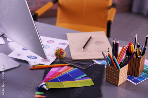 Modern graphic designer wor...