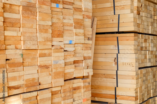 Fotografija Rain tree wood (softwood)  processing plants in the timber for the use and sale