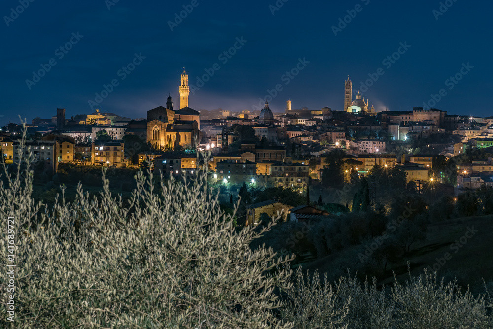 Obraz premium panorama of Siena in the Val d'Orcia and the Chianti hills