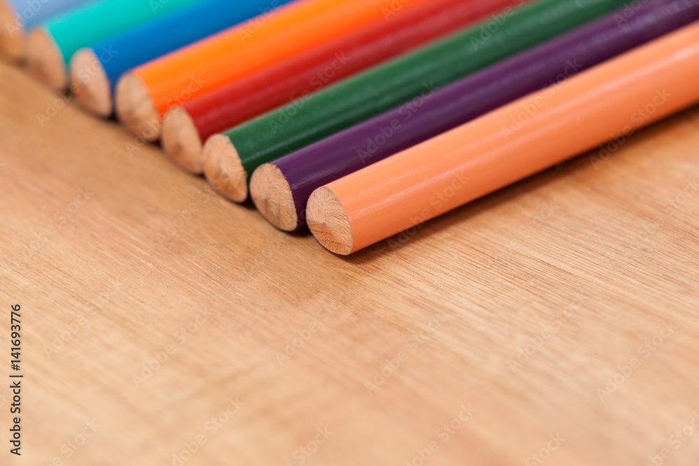 Obraz premium Close-up of colored pencil in a row