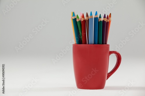 Fotografia Colored pencils kept in cup