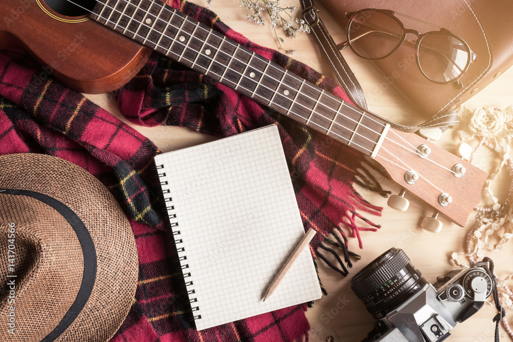 Naklejka premium Blank notebook with ukulele and vacation stuff