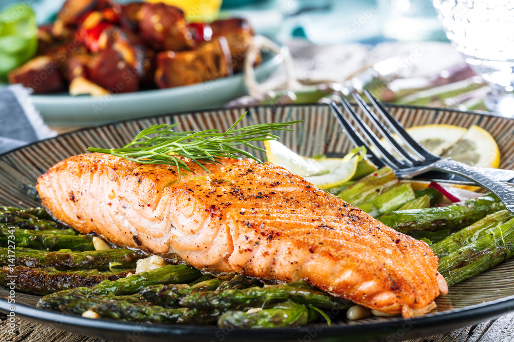 Lachsfilet mit Spargel