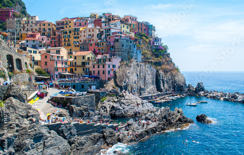 Fototapeta Naklejka Na Ścianę i Meble -  Vernazza village and harbour at Cinque Terre, Italy on a beautifull summer day