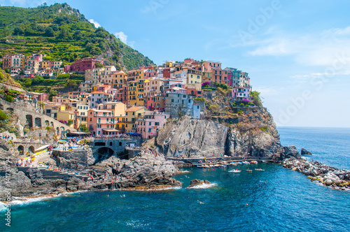 Fototapeta Naklejka Na Ścianę i Meble -  Vernazza village and harbour at Cinque Terre, Italy on a beautifull summer day
