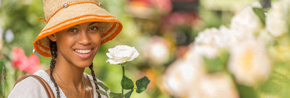 Naklejka premium beautiful black girl with hat in garden