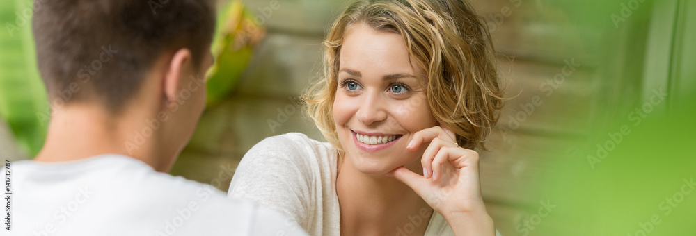 Fototapeta premium young couple sitting at a table and speaking