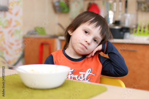 4 years boy dont want to eat fruit salad