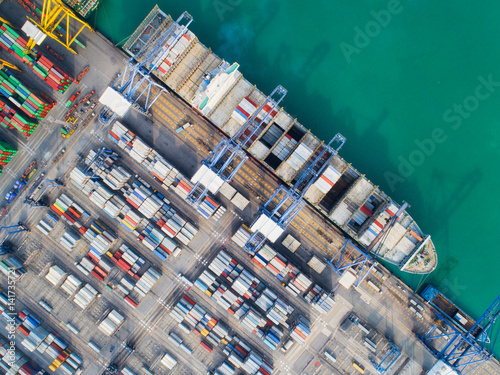 Logistic port © anekoho