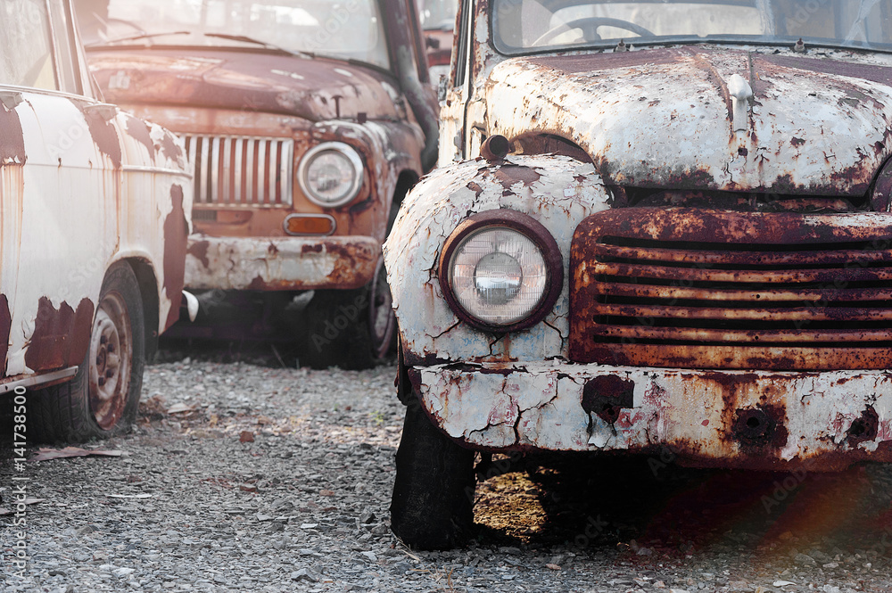 Detail of the front headlight of an rusty car