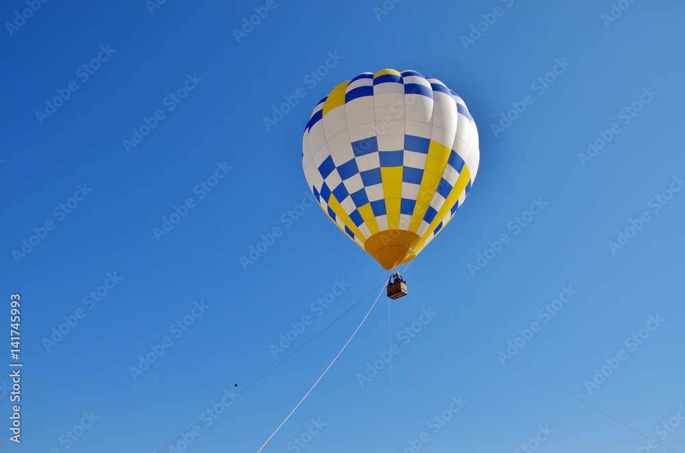 Naklejka premium 気球に乗る人たち