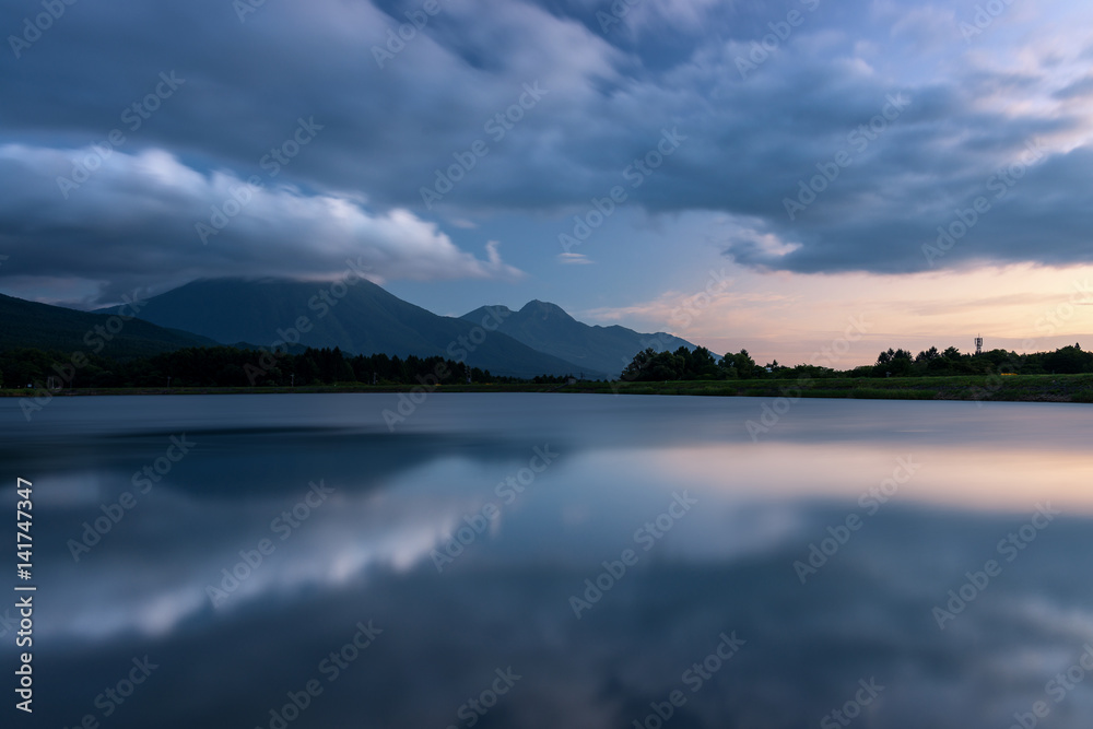 霊仙寺湖の朝