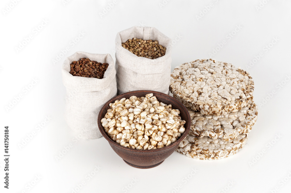 Round cakes, puffed buckwheat, green and brown cereals Round cakes, puffed buckwheat, green and brown cereals