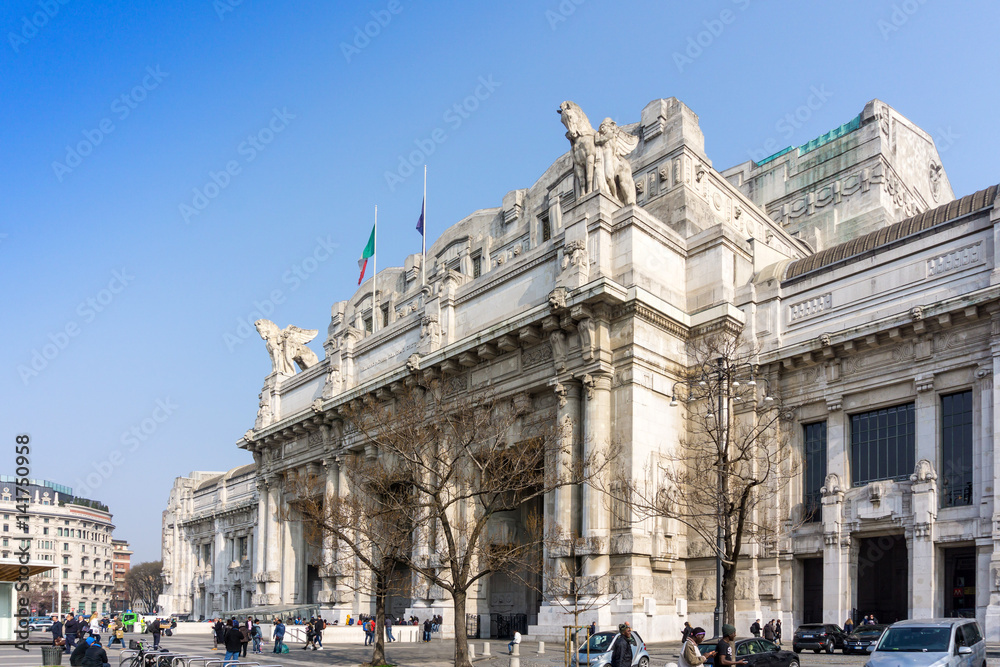 Obraz premium MILAN, ITALY - March 16, 2017: street view of downtown milan, capital of the Lombardy region, ranking 4th in the European Union